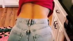 Miley Cyrus shaking her ass in tight jeans