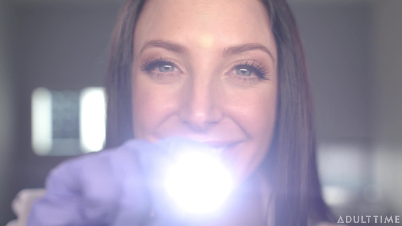 Asmrファンタジー博士。アンジェラ・ホワイトが全身身体検査