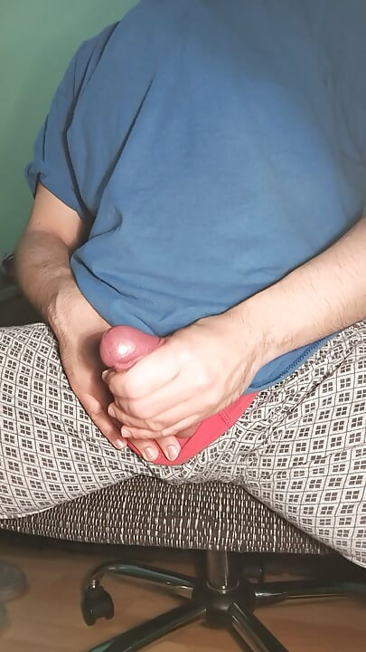 Big Dick Gay cums first thing in the morning