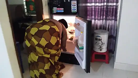 While Taking the Food Out of the Fridge, I Fucked the Neighbor Stepaunty - Indian Sex