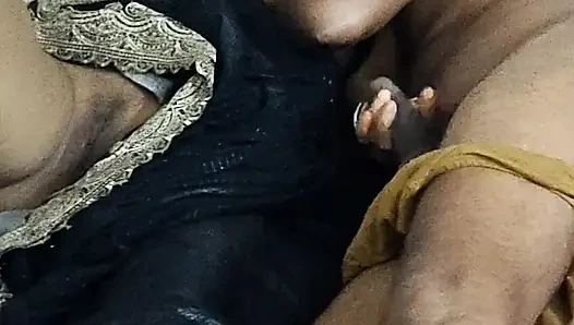 Я секс моего местного деревенских женщин дези с тугой киской. Моя жена имеет ее Моя жена приняла большой черный член в ее киску