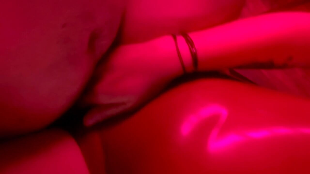 라텍스의 BDSM 그네에서 하드 빌어 먹을