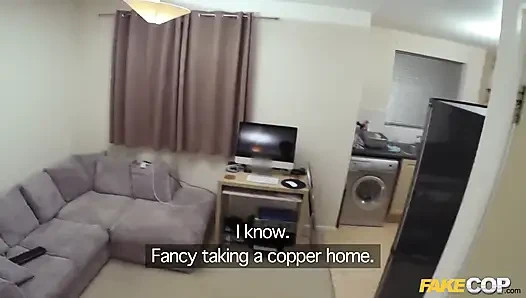Fake cop - Maria Ryder lil hafif esaret ve göt yalamayı seviyor