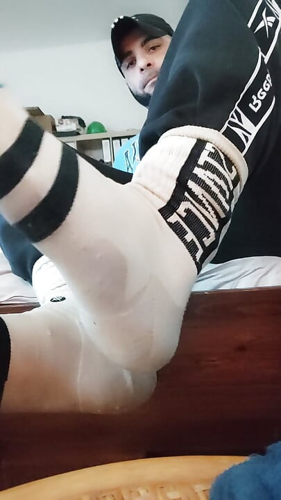 Мокрі, смердючі шкарпетки, нижня білизна. Ультра брудна свиноматка