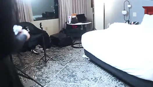 Schwarze teen stieftochter teilt ein hotelbett mit stiefvater und verführt ihn, sie zu besamen x realmaxxxsteele