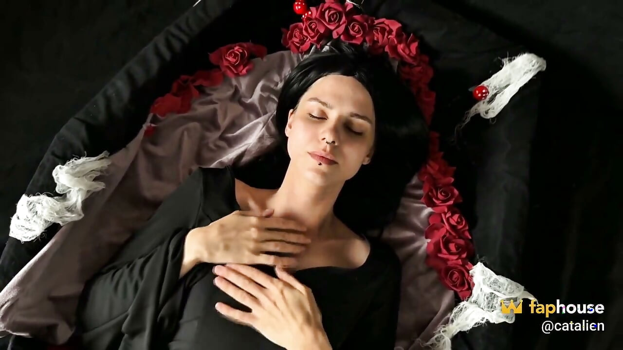 Cosplay Gothic Yang Diilhamkan Morticia, Dildo Keranda solo
