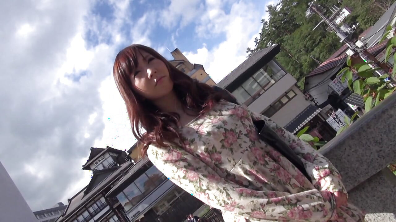 A175B01 Hot spring pickup! Solo gal-style wife and open-air steamy sex!