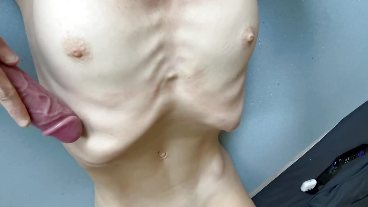 نحيف صالح العظام لاجنسيا بوف فرك قضيبك على ضلوعي