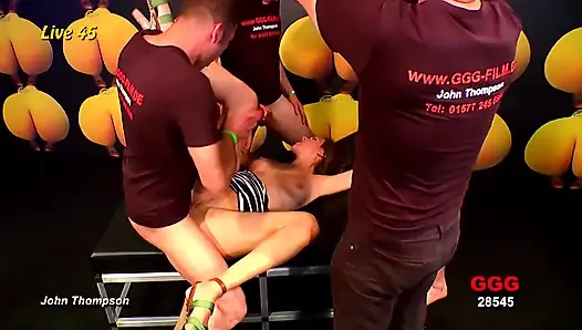 Kacamata Asia Pelacur Fistets Cunt & Ass Untuk Meledakkan Air Mancur Squirt!