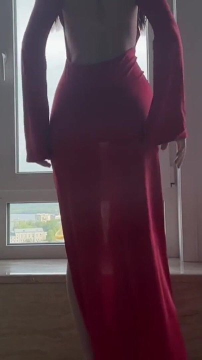 Yoga panas seksi dengan gaun panjang merah | Klip 1