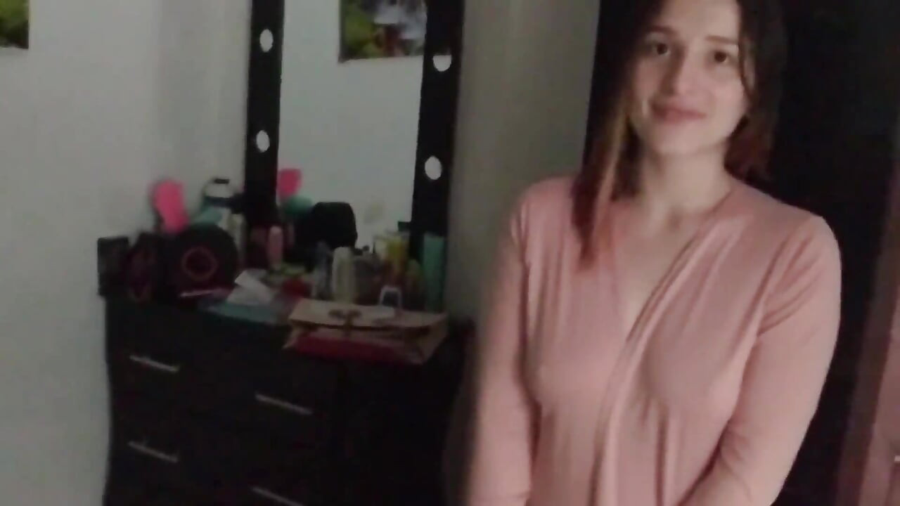 THE GIRL PREFERS TO PAY THE RENT WITH HER BODY THAN WITH EDINERO PART 1