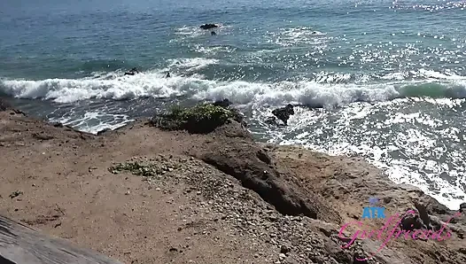 POV McKenzie Mae: Strand Date Öffentliche pinkeln, auto-muschi reiben und blowjob necken