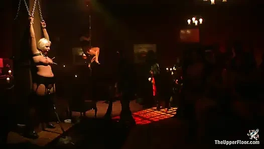 Pesta Halloween di gudang senjata!