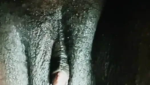 SweetAngles. Orta yaşlı seksi kadın ıslak amını parmaklıyor