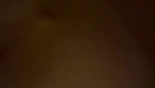 Проникает в ее тугую киску сзади