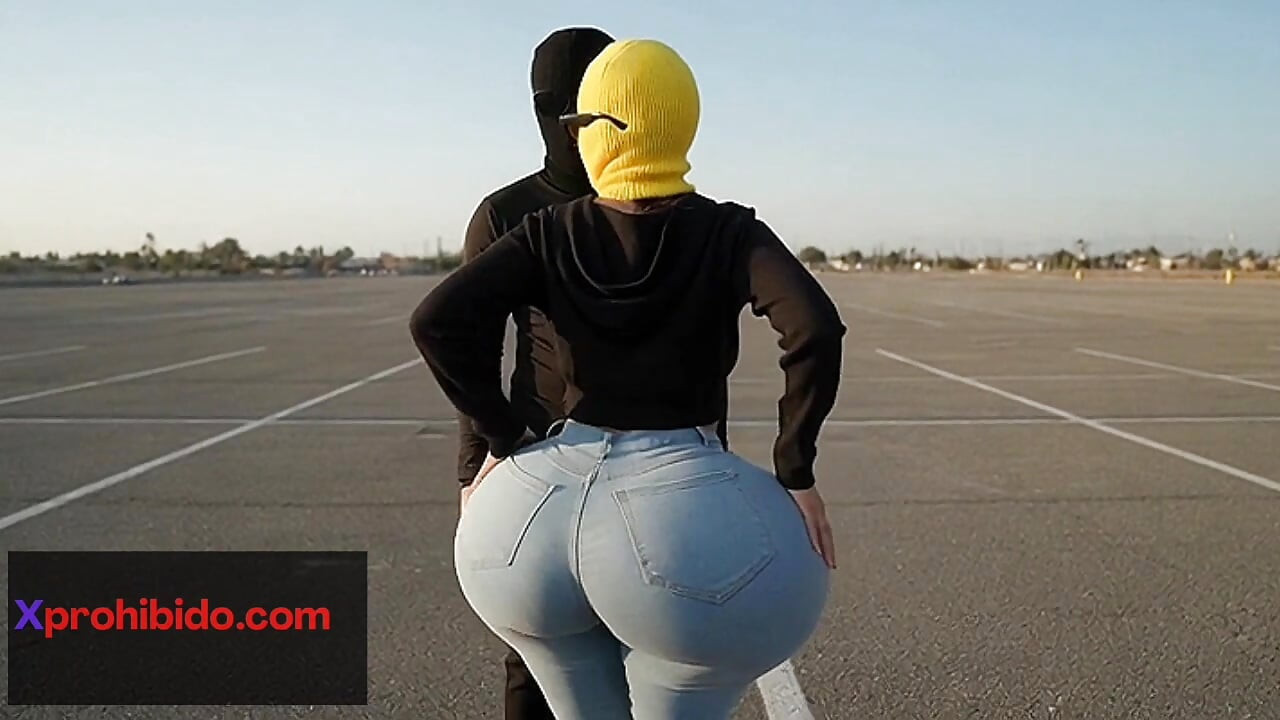 Curvy Big Ass Woman Moving Her Huge Ass