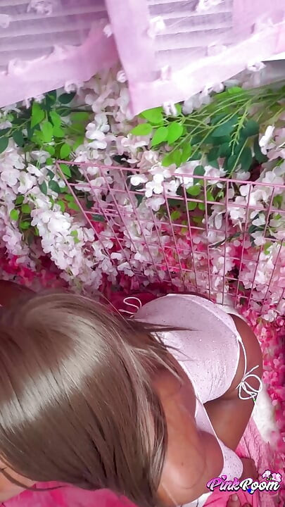 ناز های مطيع پاپی و لانا عاشق راضی کردن و ادرار کردن - عمودی