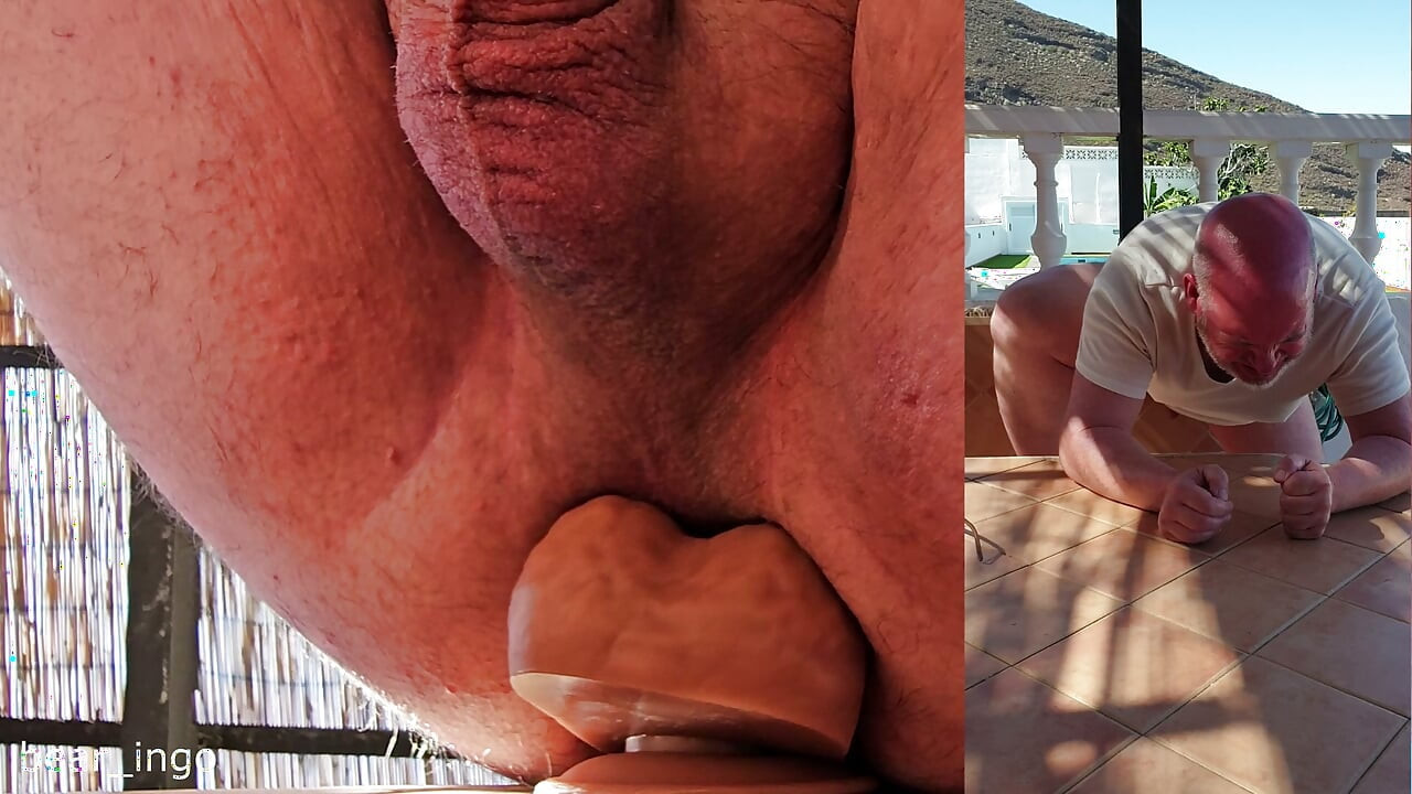 Dışarıda dildo ile oynama