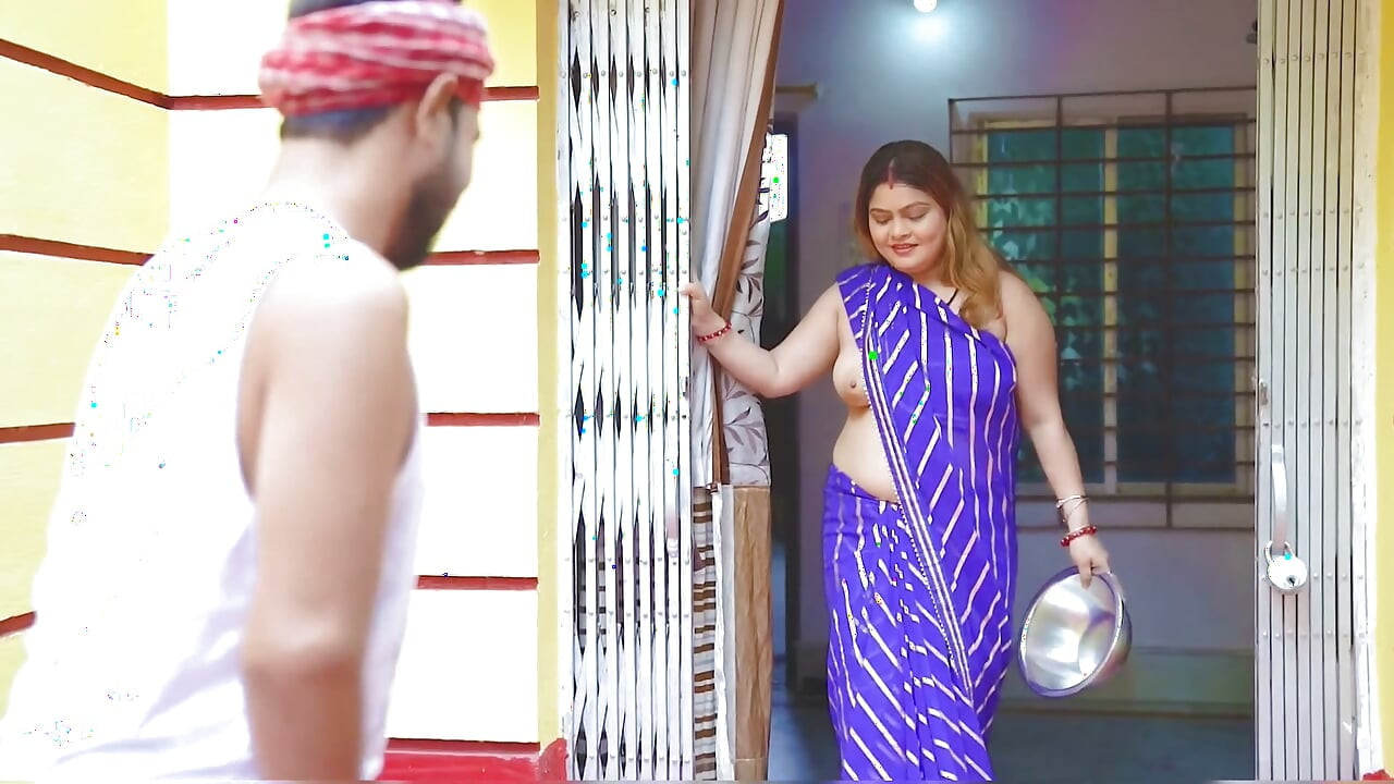 Dudhwale ne bhabhi ko free me doodh deke chod diya