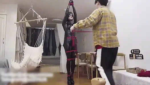 Mz11-латексный костюм, удерживание и порка