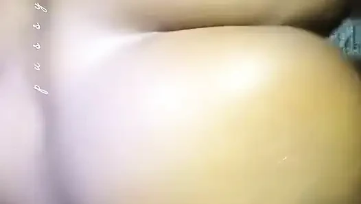 Зрелая крошка тверкает на хуище и сквиртует