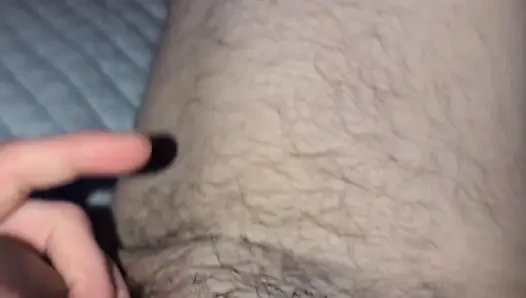 Горячая жена сосет хуй как профессионал, затем трахается с большим хуем ее мужа в любительском видео, пока он не кончит