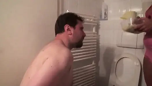 Pizza çişini yapıyor