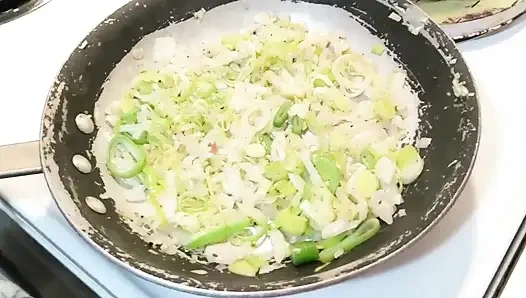 Döl pişirilmiş 3 pırasa chili ve yağlı elle muamele