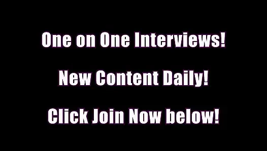 Rebecca vanguard mengeluarkan Hitachi Wand-nya dan mengalami orgasme yang keras dan keras.