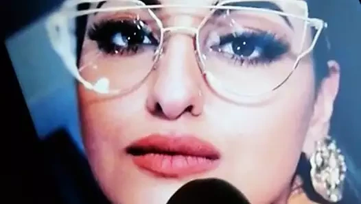Sonakshi sinha boşalmak haraç