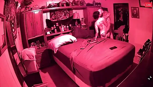 Musste ruhig sein, seine stiefmutter war im anderen zimmer