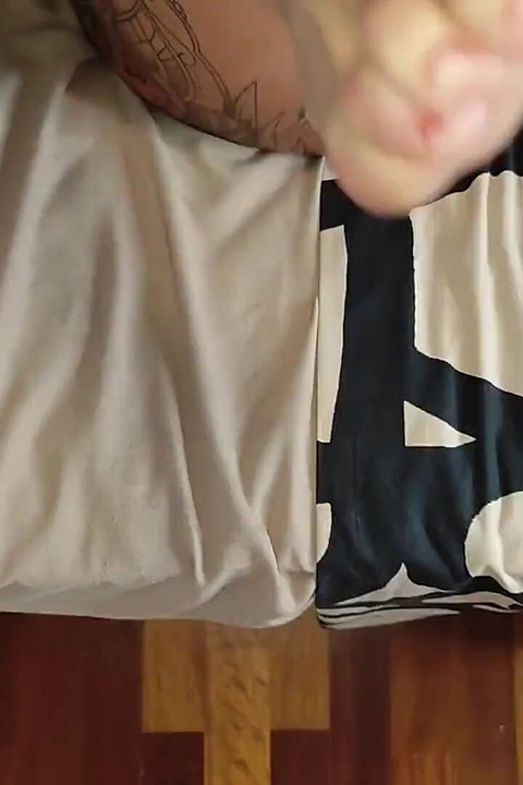 ออกคําสั่งให้ทาสของกูและทําให้เขาเป็นกระหรี่ของกู