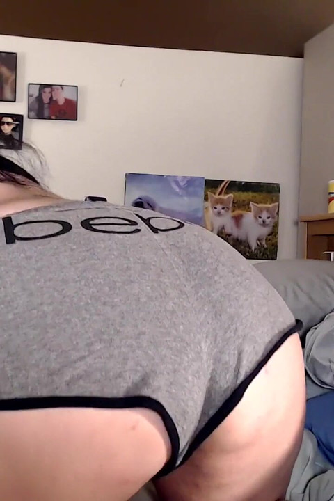 Flirty sexy busty milf farts for you