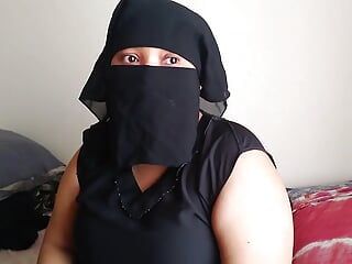 Desi Muslim Aunty Fucked By Stepson when she was alone in bed