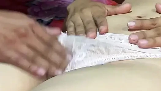Masukkan dengan lembut! Aku murid perawan dan pengen untuk pertama kalinya!