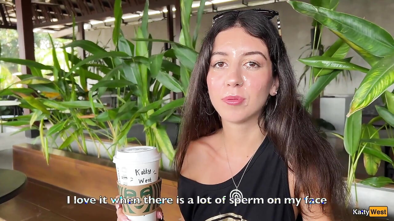 Gekke cumwalk in Starbucks - pijpbeurt in openbaar toilet, koffie drinken met sperma