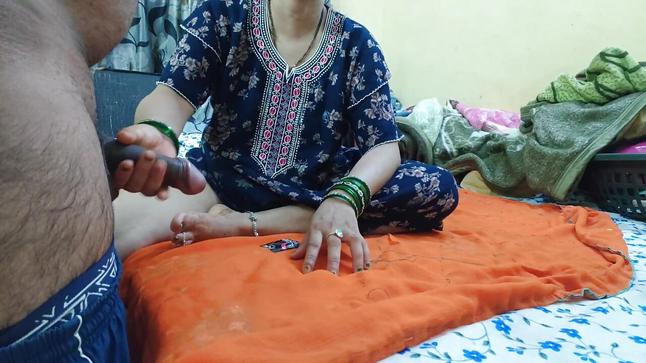 Bhabhi ko mc mai hi condom laga kar choda