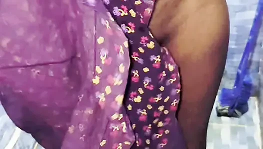 Üvey kız kardeş üvey erkek kardeşinin önünde taze