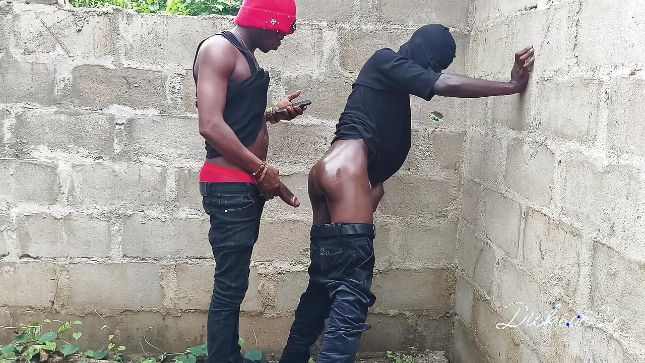 Bend Ebony Creamy Bussy in an Uncompleted Building