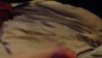 Boşalana kadar sert yarağımı mastürbasyon yapıyorum