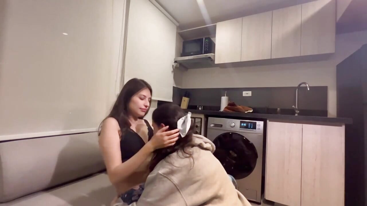 隣人のホットなクーカが訪ねてくる