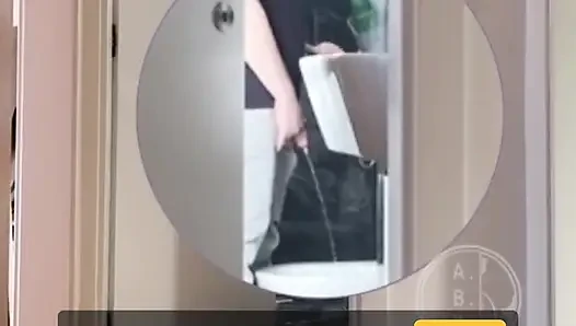 Ev arkadaşımı kameraya işerken yakaladım.