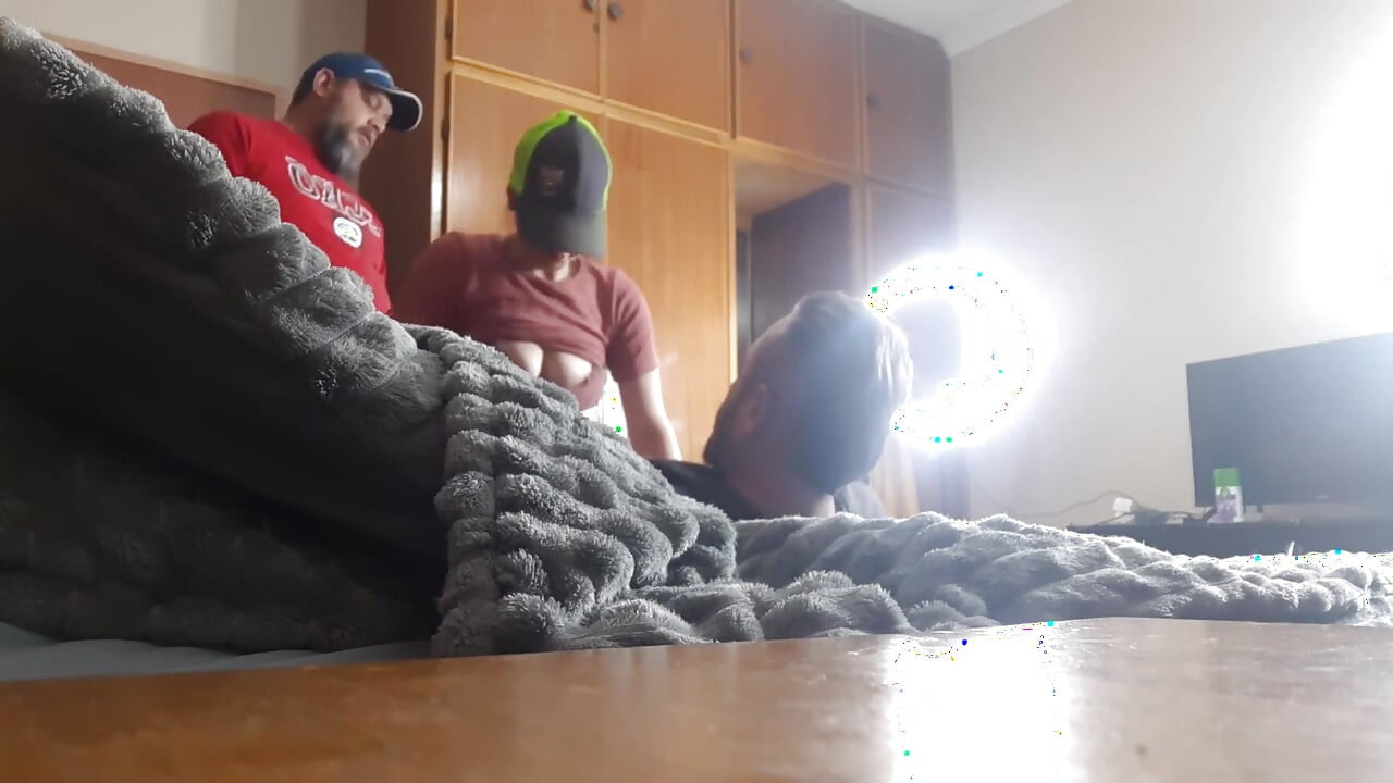 Ela notou gravando e não se importou