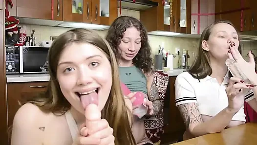 Sapık sürtük kız arkadaşlar üçlü seks emiyor ateşli