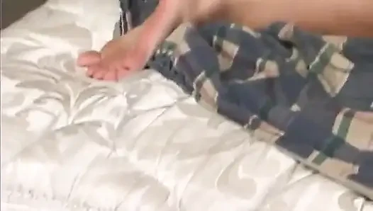 Memek cewek nakal kulit putih dengan toket kecil ini dientot gaya doggy habis-habisan