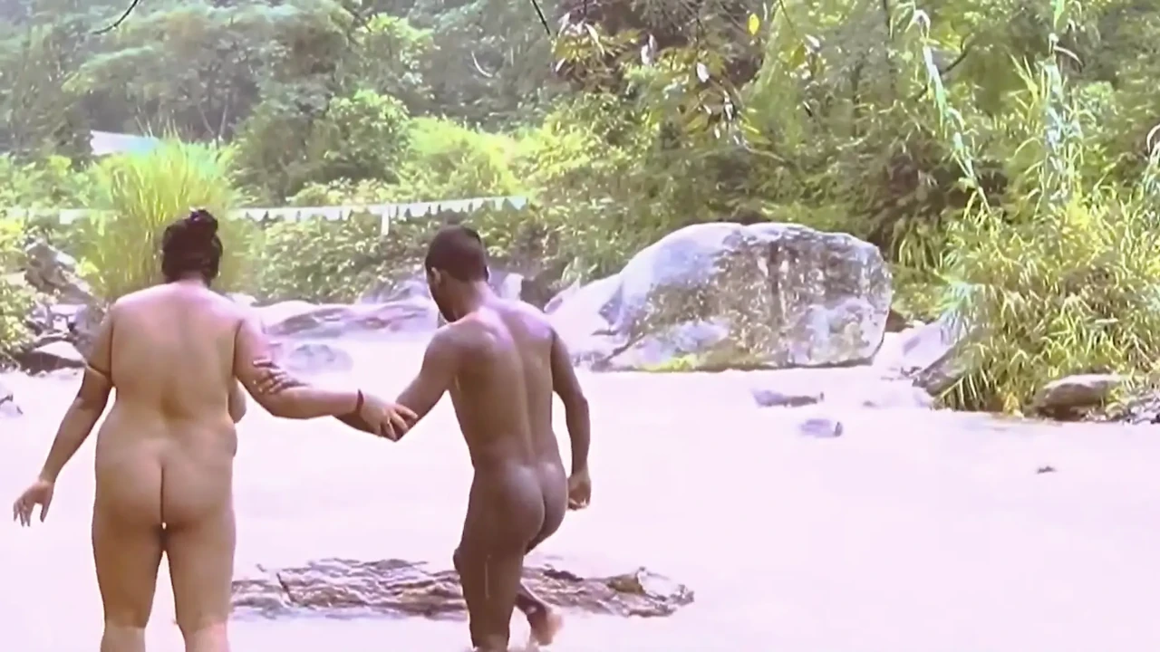 Boyfriend and girlfriend romantic chodai in lake of waterfall