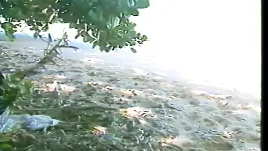 Versaute schönheiten stephanie Rage und nina Deponca genießen lesbischen sex auf hawaii beach
