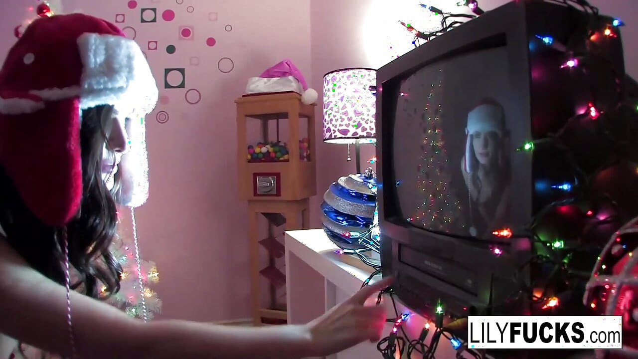 Squirting Christmas moments with sexy Lily