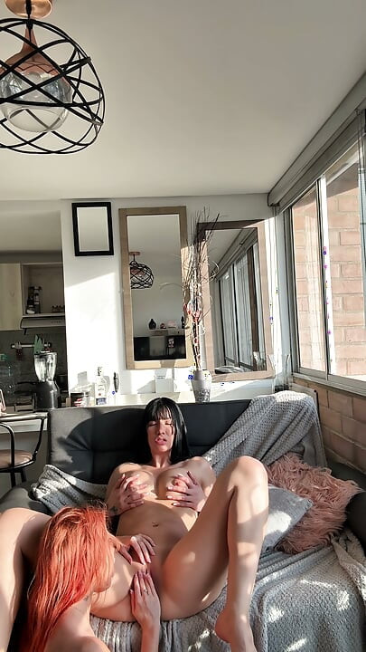 바디페인팅이 애틀랜타 모레노와 예니퍼 차콘의 레즈비언 섹스로 이어진다