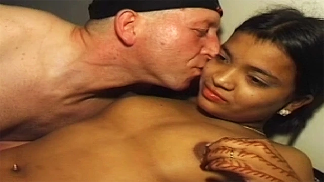 Bhartiy kishoron ke lie pahli bar antarjatiy big dik porn